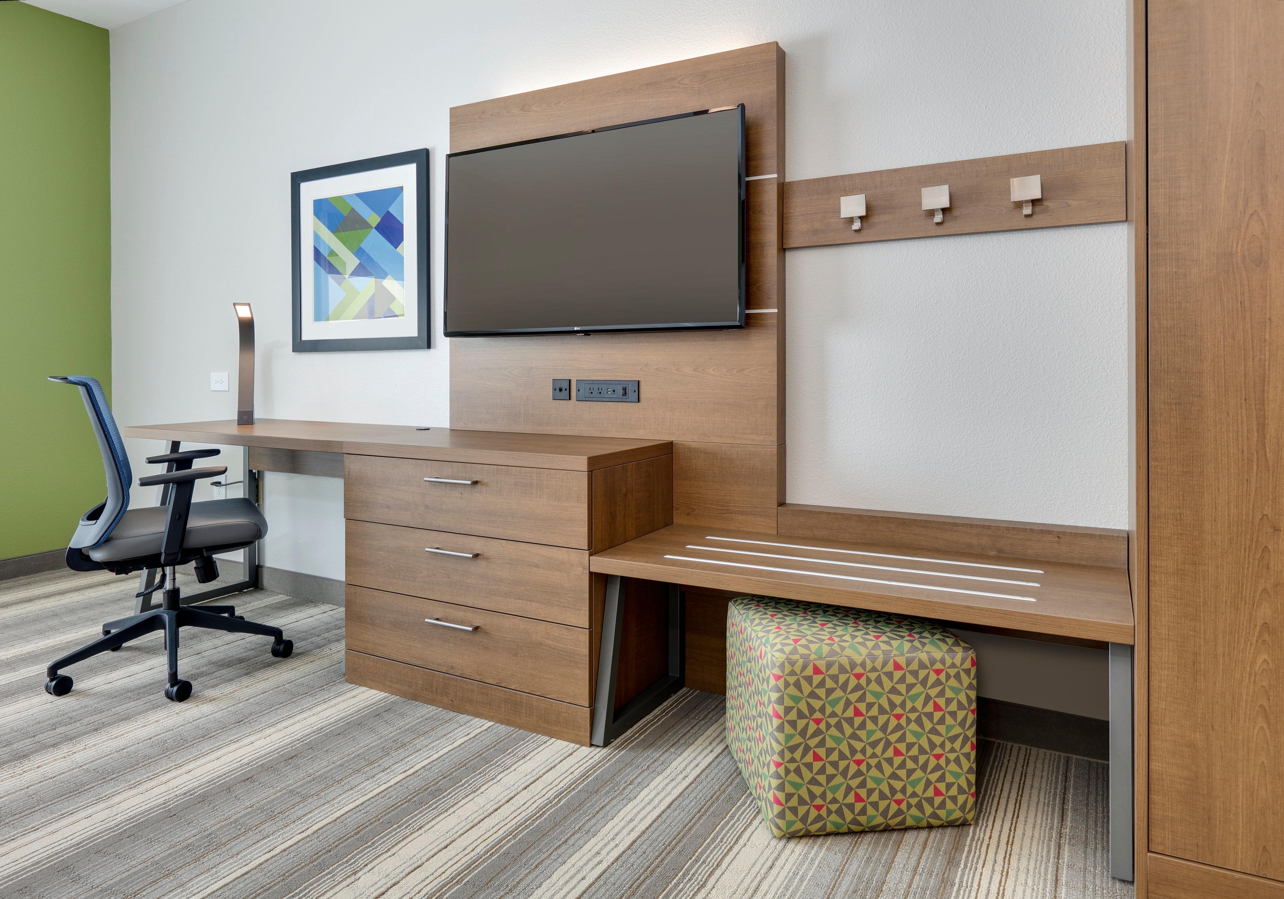 Holiday Inn Express & Suites - Denton North By Ihg Exterior photo