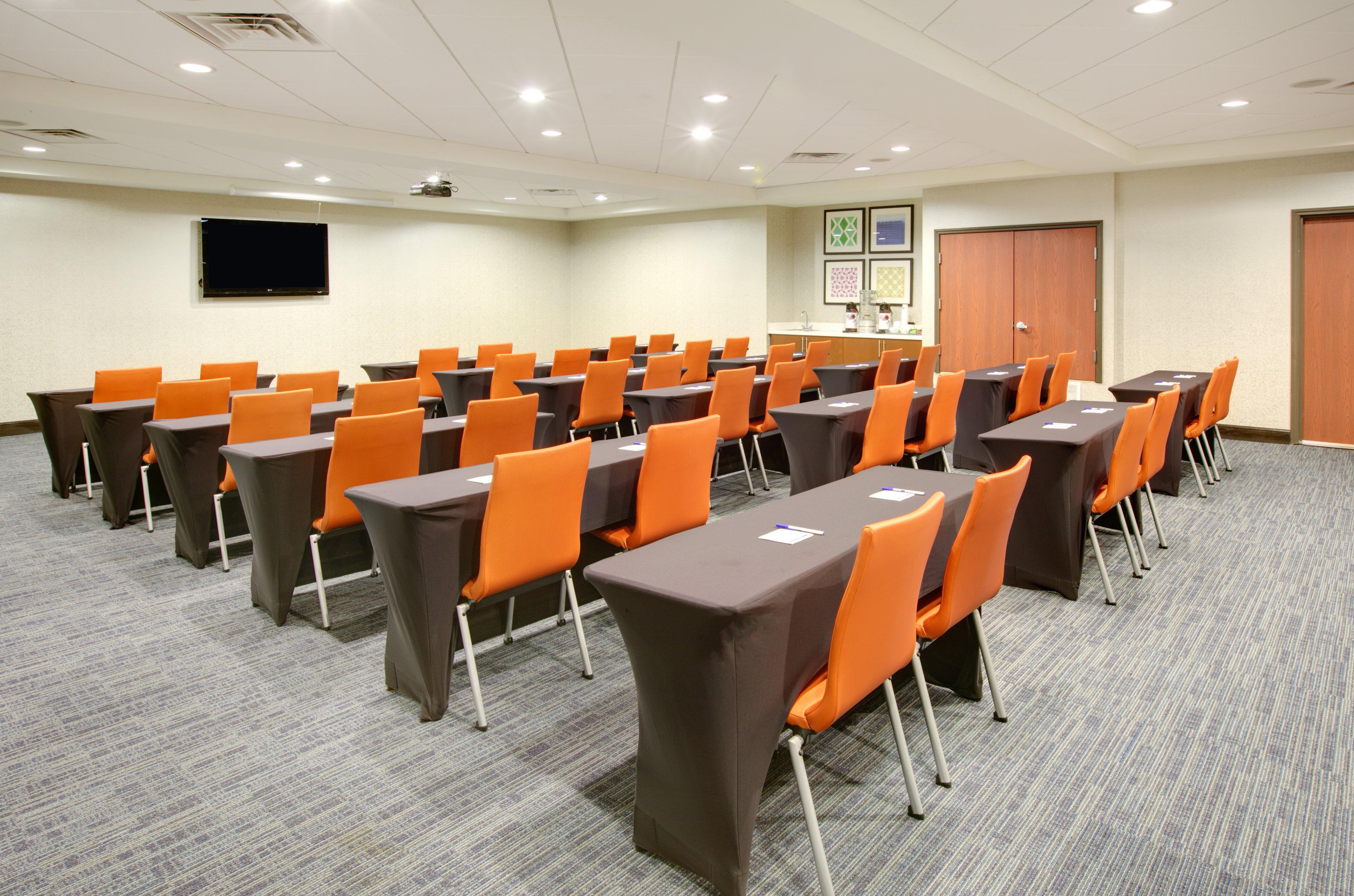 Holiday Inn Express & Suites - Denton North By Ihg Exterior photo