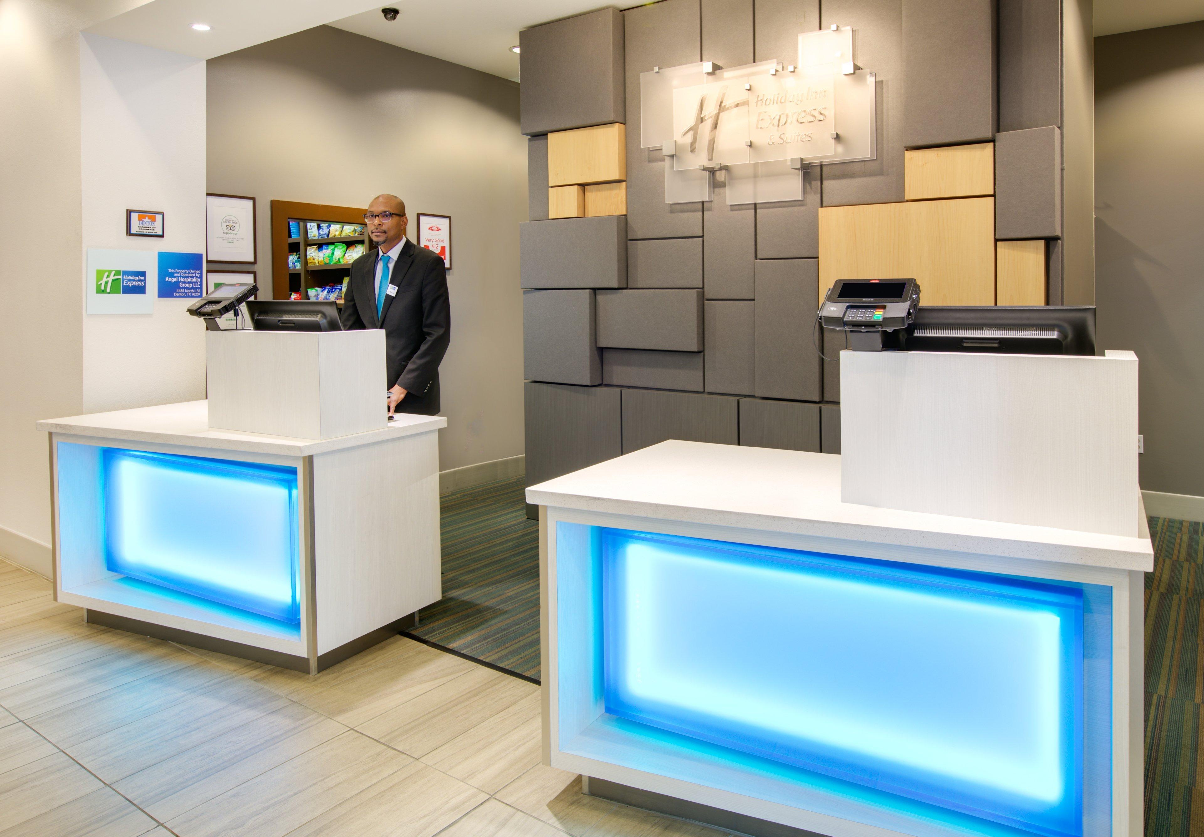 Holiday Inn Express & Suites - Denton North By Ihg Exterior photo
