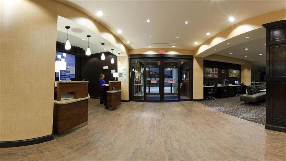 Holiday Inn Express & Suites - Denton North By Ihg Exterior photo