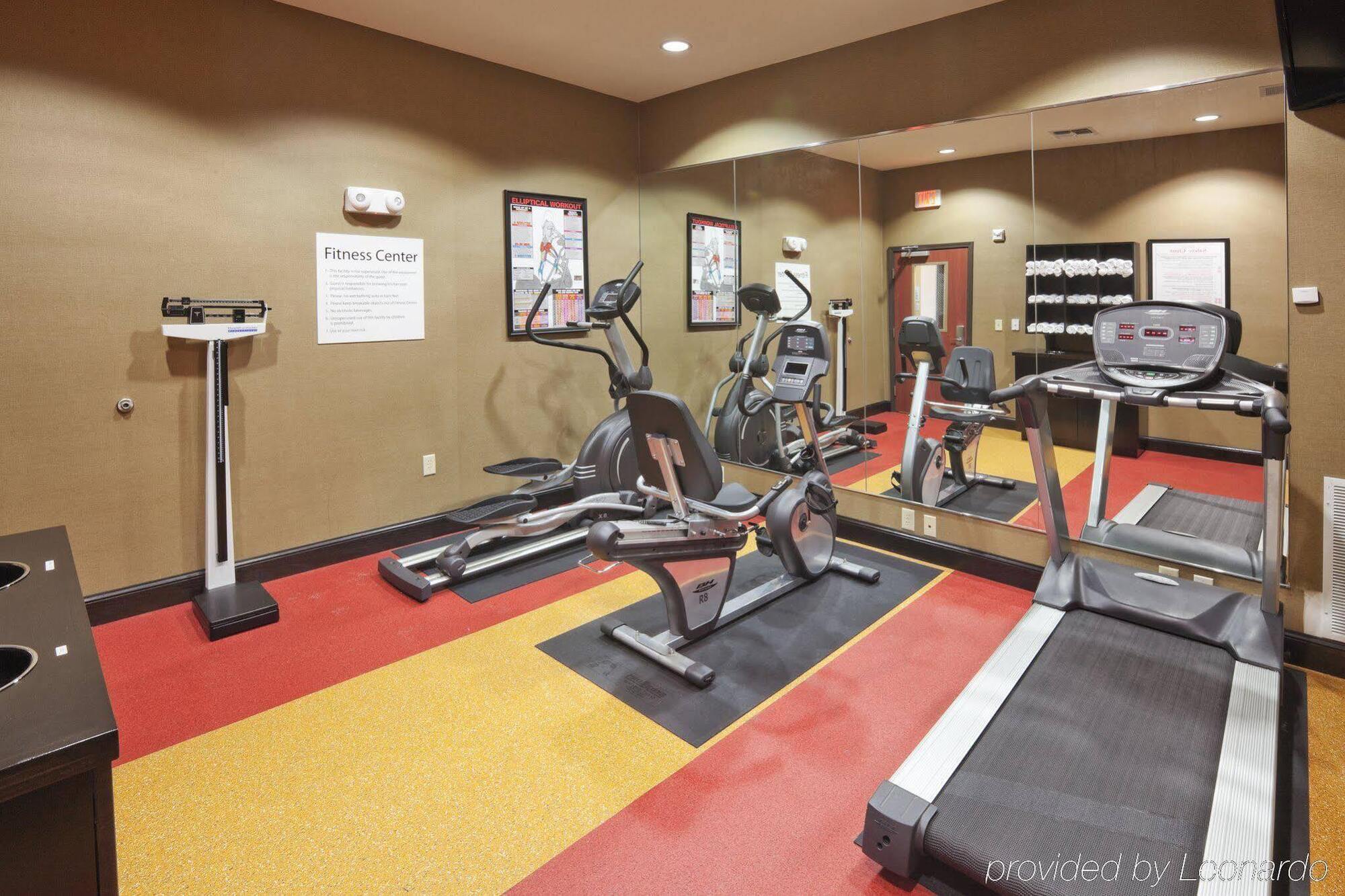 Holiday Inn Express & Suites - Denton North By Ihg Exterior photo