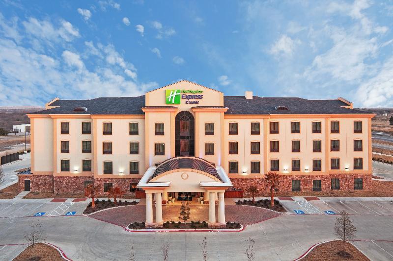 Holiday Inn Express & Suites - Denton North By Ihg Exterior photo