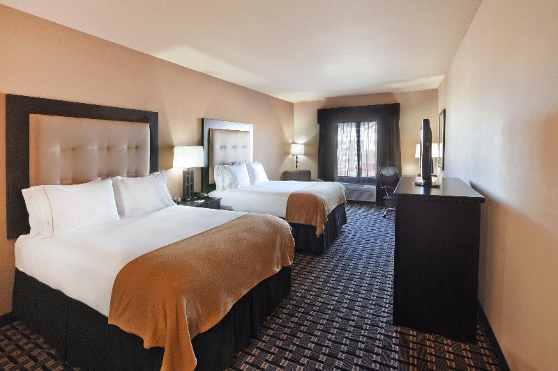 Holiday Inn Express & Suites - Denton North By Ihg Exterior photo