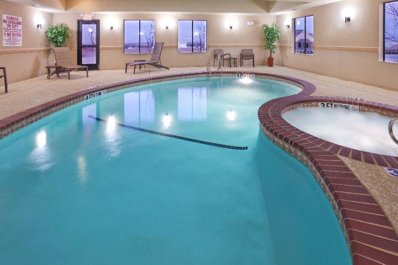 Holiday Inn Express & Suites - Denton North By Ihg Exterior photo
